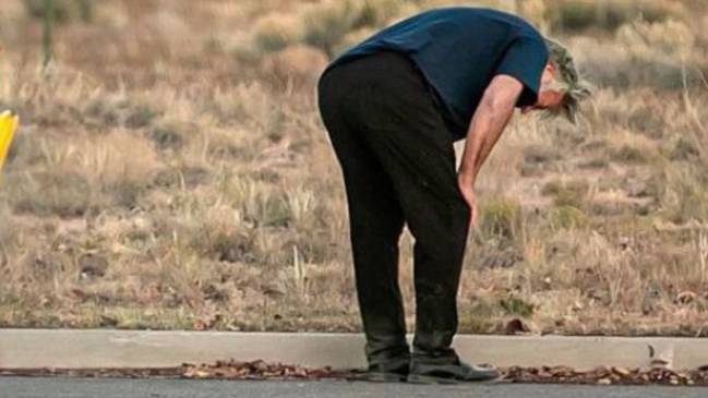 Alec Baldwin mata por accidente a una mujer y hiere a un hombre al disparar un arma de utilería en el rodaje de “Rust”