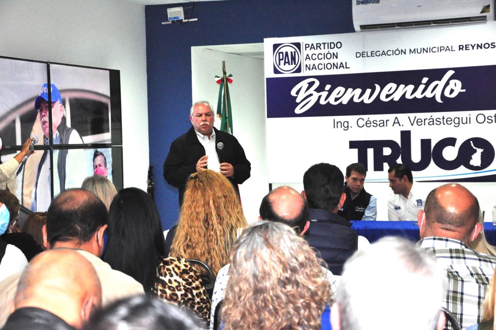 Se reúne César Verástegui con militancia del PAN