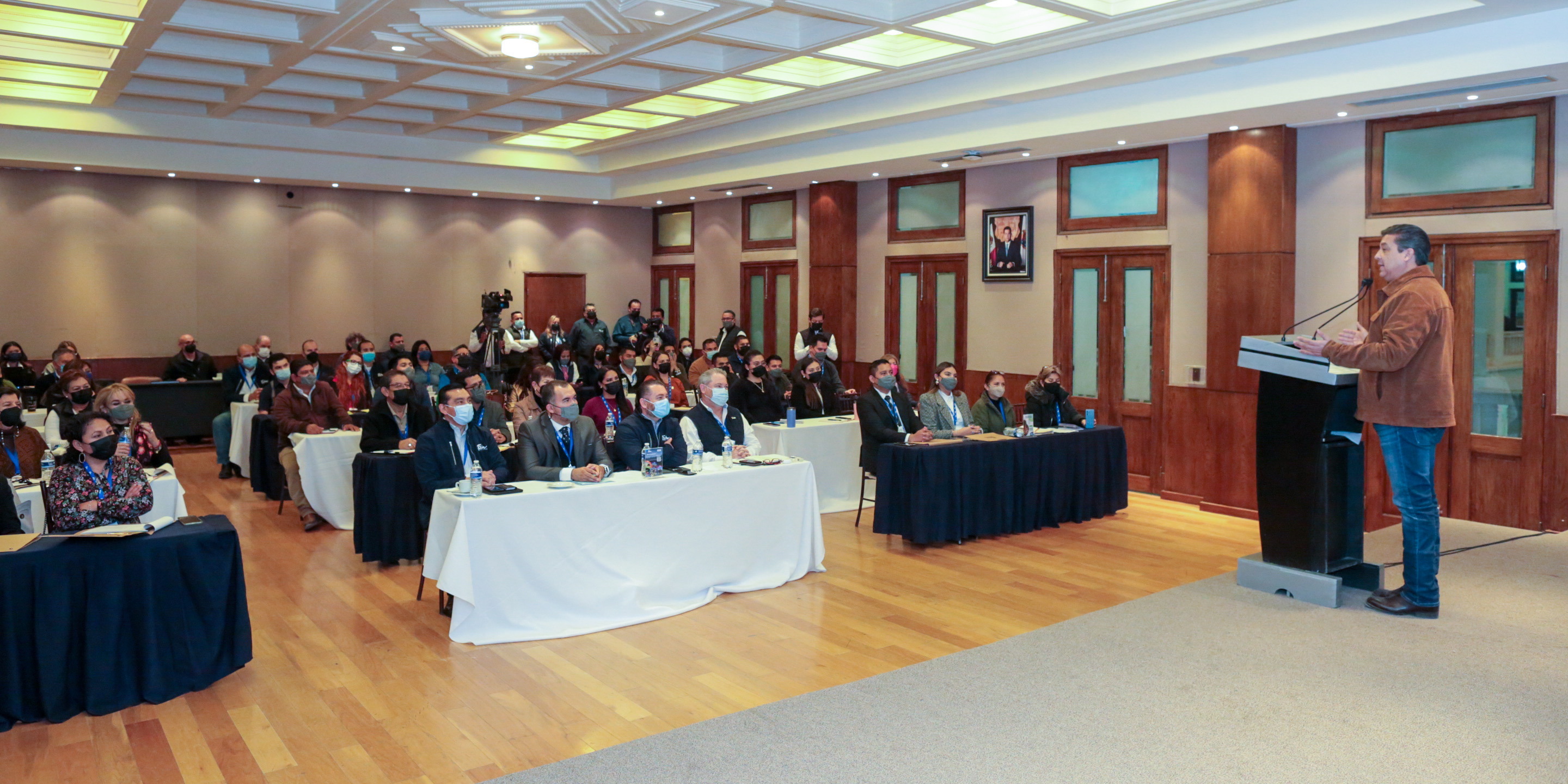 Participa Gobernador Francisco García Cabeza de Vaca en Reunión con Directores de Turismo Municipales.