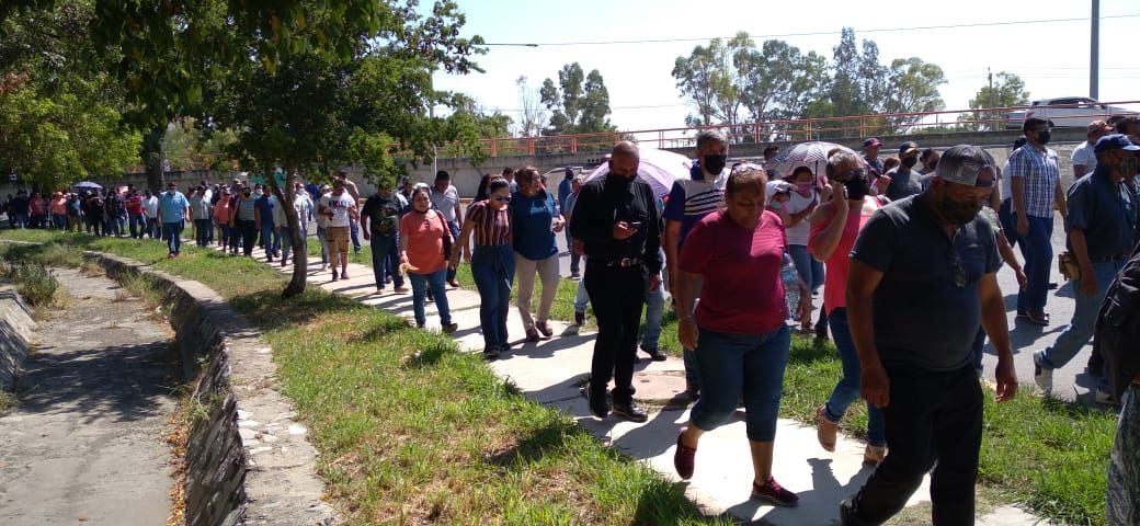 Empleados municipales reclaman aguinaldo y respeto a sus derechos.