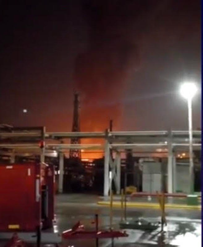 Tormenta eléctrica causa explosión e incendio en refinería Francisco I Madero; hay un trabajador muerto