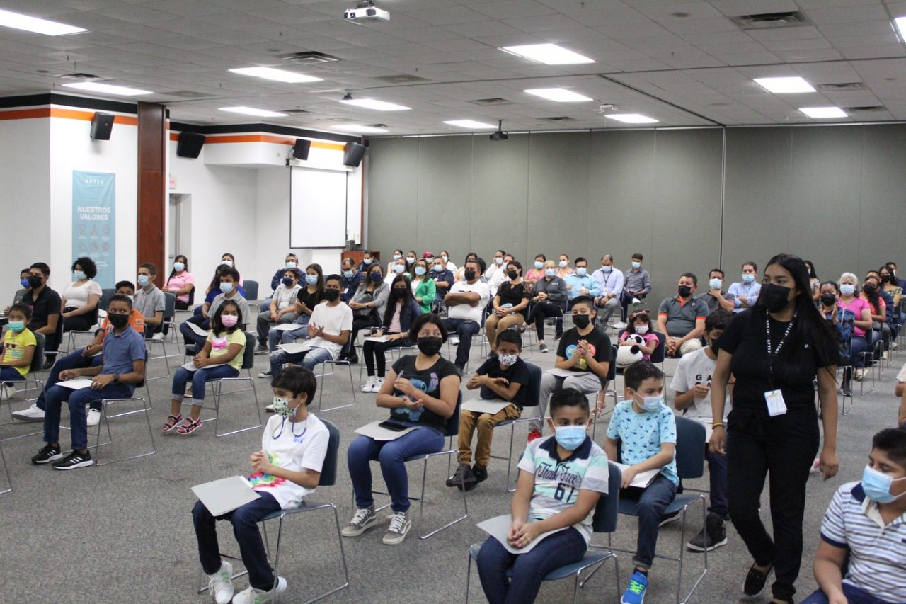 Entrega Aptiv Matamoros 54 becas a la excelencia académica de empleados e hijos