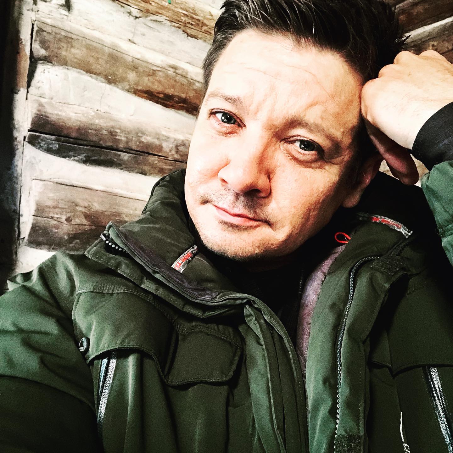 El actor de Marvel Jeremy Renner fue hospitalizado tras un accidente quitando nieve