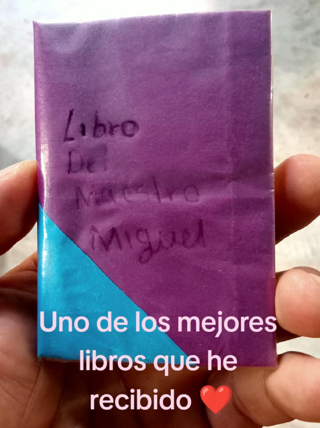 Recibe maestro inesperado regalo