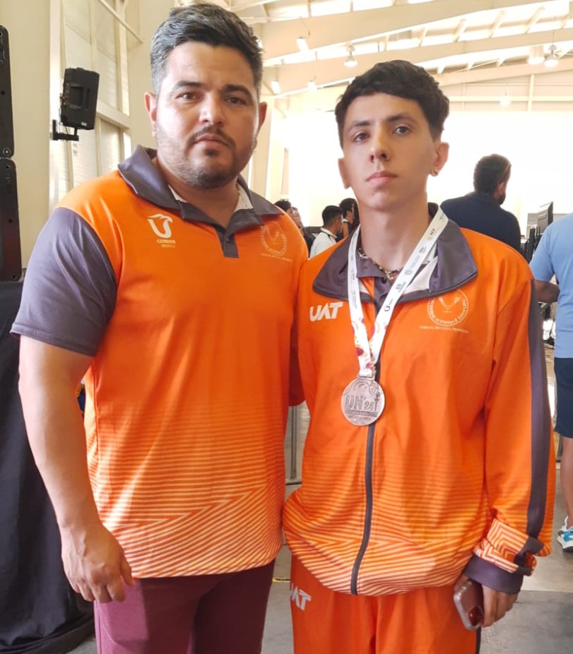 Cuelga bronce Grimany para la UAT en Luchas Universitarias
