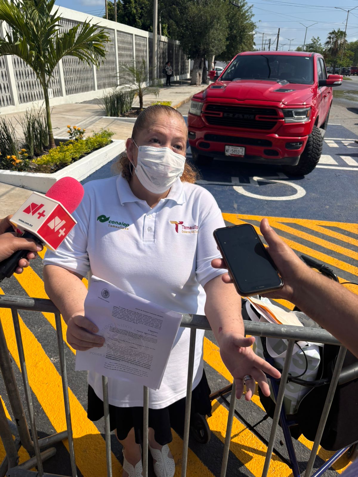 Empleada del Conalep clama ayuda para pensiones por invalidez