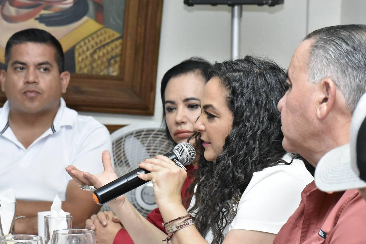 Senadora Olga Sosa se reúne con empresarios y líderes sociales de Valle Hermoso